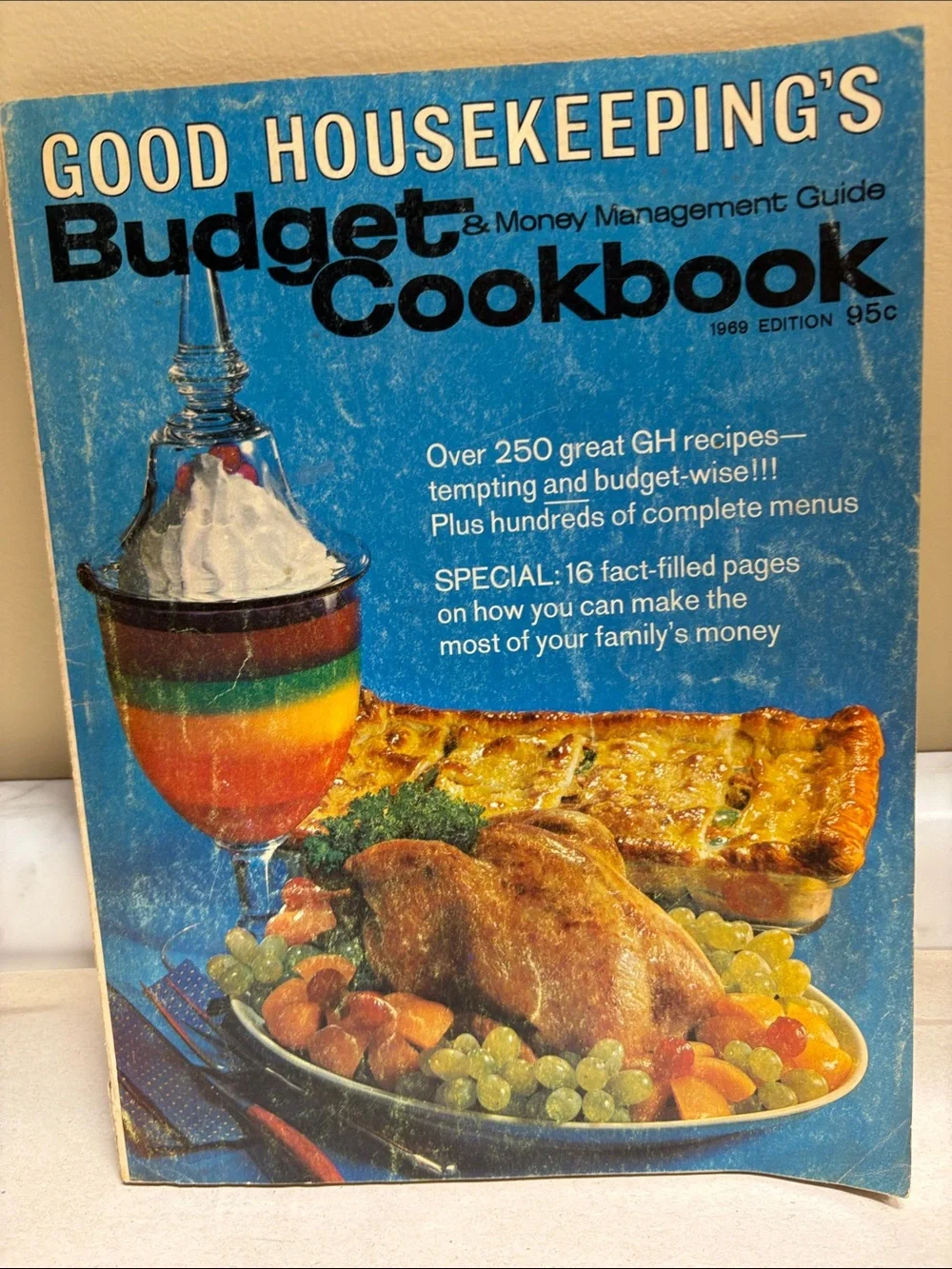 Assorted paperback cooking recipe book/magazine